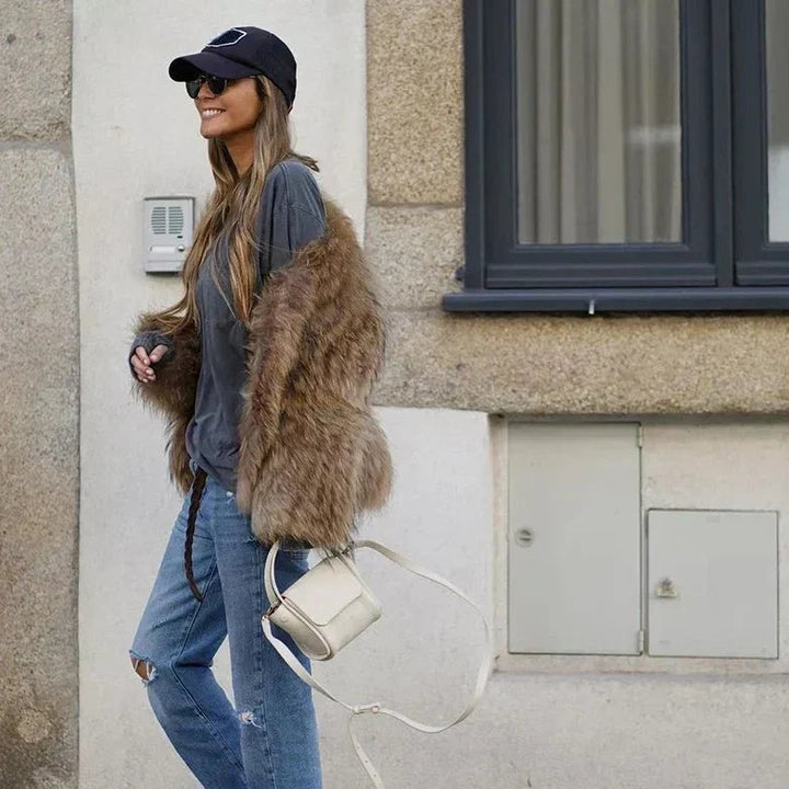 Evi | Korte Nepbont Jas Dames Fluffy Oversized
