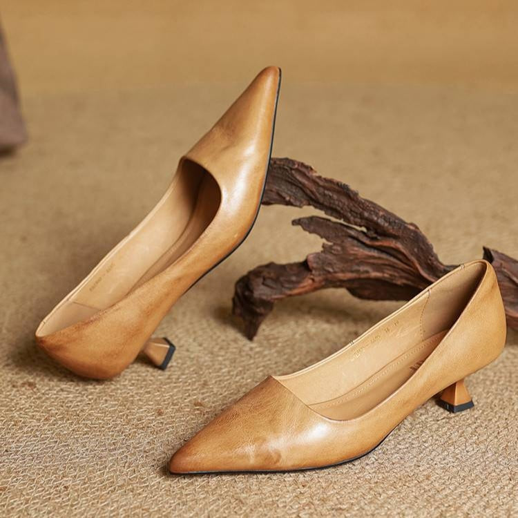 Lotte | Pumps Dames Leer Spitse Neus Kittenhak